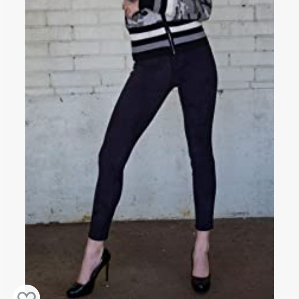 Level 99 Janice Mid Rise Ultra Suedette Size 29 NWT